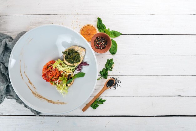 Talenty kulinarne: talerz z kolorowym daniem